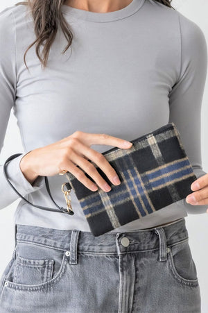 Be Clever Cozy Outlook Wristlet Pouch, Black - Wholesale Accessory Market