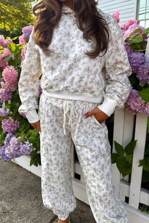 PREORDER! ETA 10/22 The Poppy White Floral Pullover & Pants Set **SHIPPING EXPECTED TO BEGIN ON DATE 10/22** - Wholesale Accessory Market