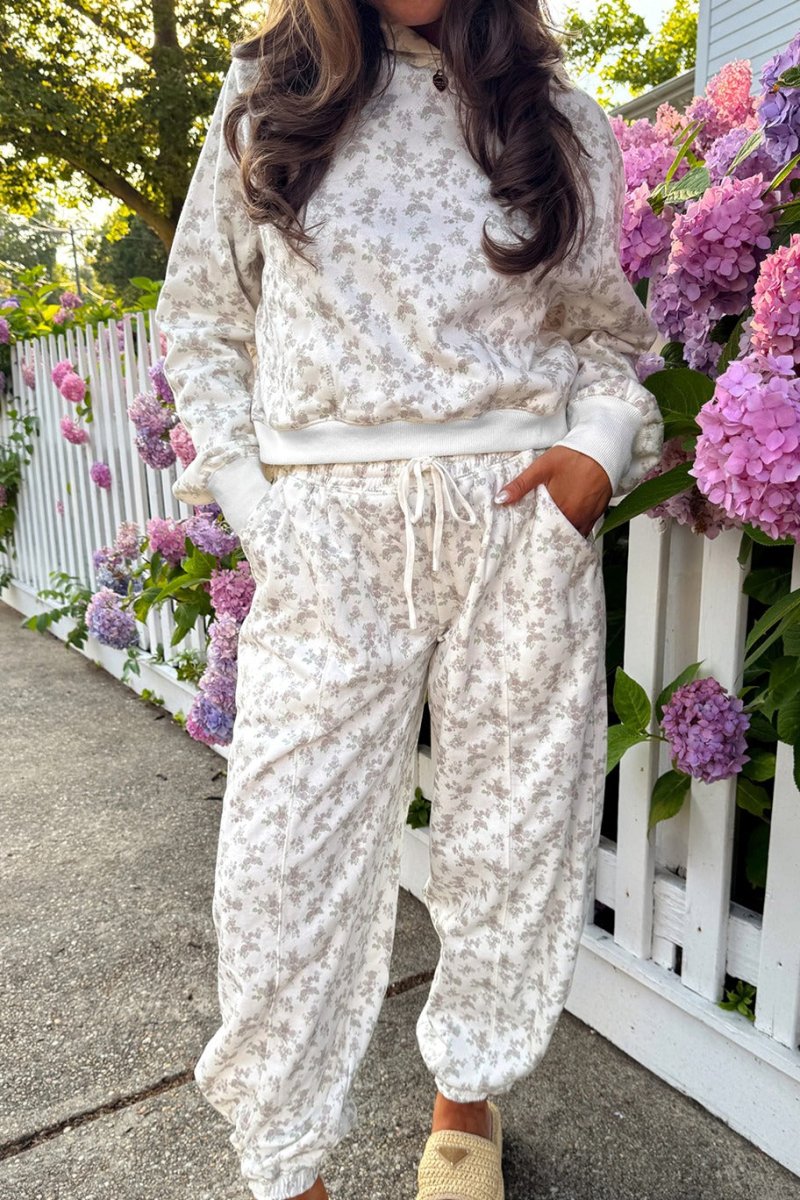 PREORDER! ETA 10/22 The Poppy White Floral Pullover & Pants Set **SHIPPING EXPECTED TO BEGIN ON DATE 10/22** - Wholesale Accessory Market