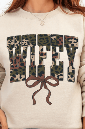 Hunting Wifey Ribbon Heavy Blend Crew Sweatshirt - Wholesale Accessory Market
