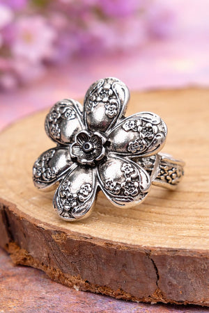 Desert Daisy Silvertone Spoon Stretch Ring - Wholesale Accessory Market