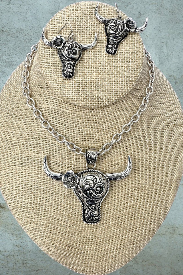 Sunpetal Steer Silvertone Necklace and Earring Set - Wholesale Accessory Market