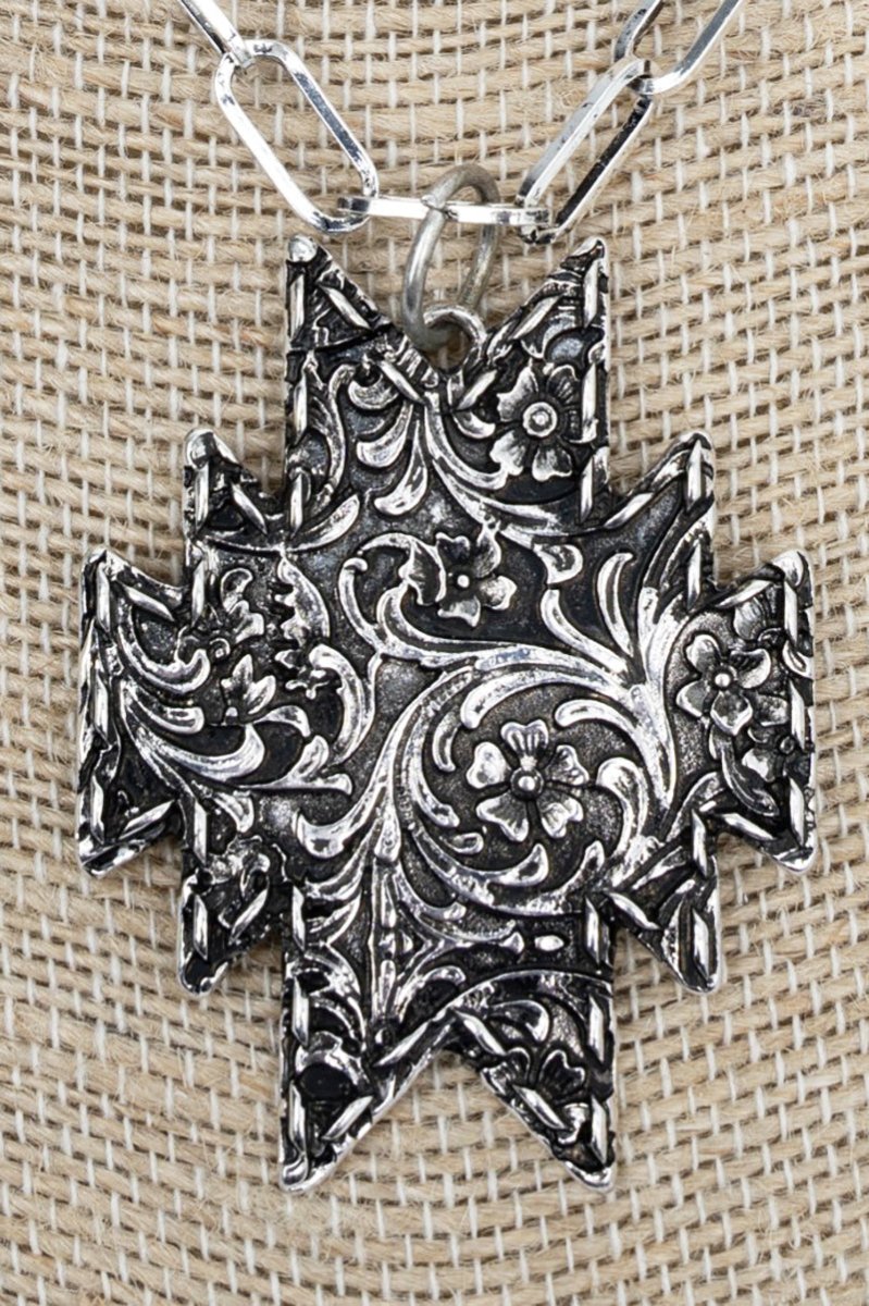 TIPI Winslow Wildflower Silvertone Necklace - Wholesale Accessory Market