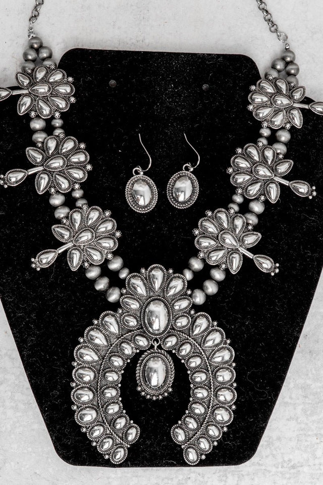 TIPI Ridgeflare Squash Blossom Silvertone Necklace and Earring Set - Wholesale Accessory Market