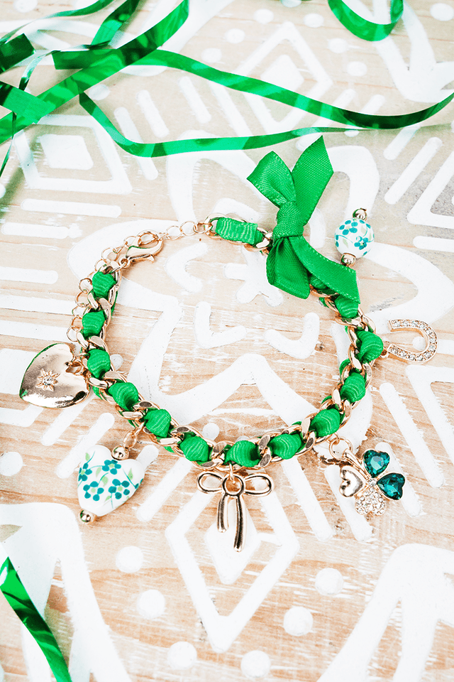 Shiny Luxe Heart of the Emerald Isle Ribboned Chain Charm Bracelet - Wholesale Accessory Market