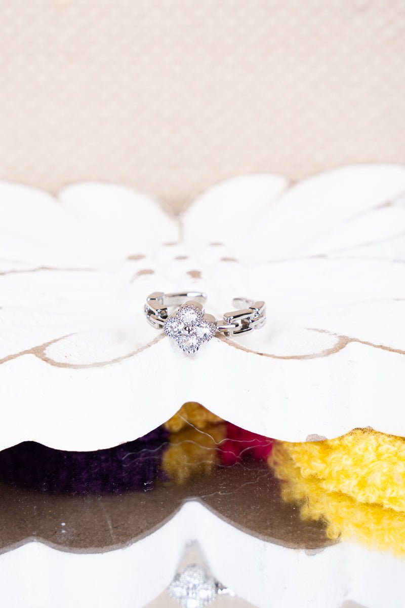 Viola Clover Silvertone Chain Ring - Wholesale Accessory Market