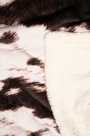 Cozy Dreams Merriwood Cow Plush Sherpa Blanket - Wholesale Accessory Market